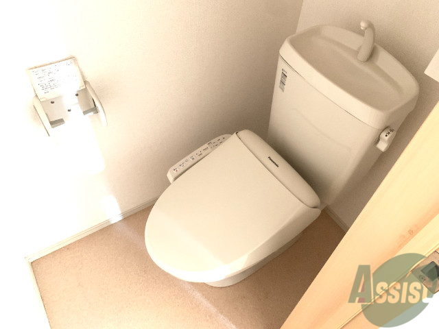 トイレ　ウォシュレット機能がついたトイレです。安心して使用できます。