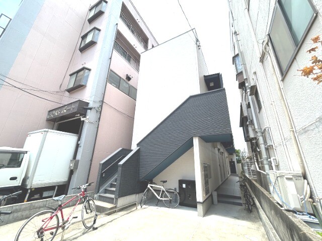 建物外観　スタイリッシュな佇まい！
