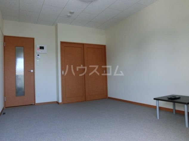 レオパレスグランディールKの居間写真