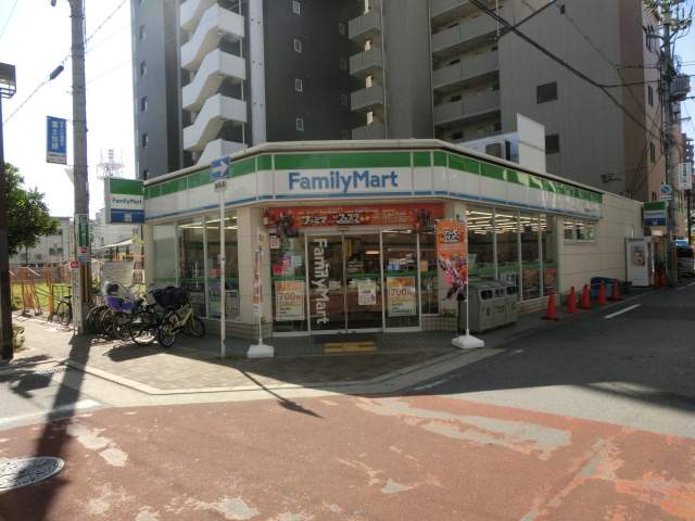 コンビニ　ファミリーマート（コンビニ）まで750m