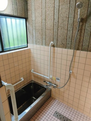 バス・シャワールーム　シャワー、水栓新品交換済み