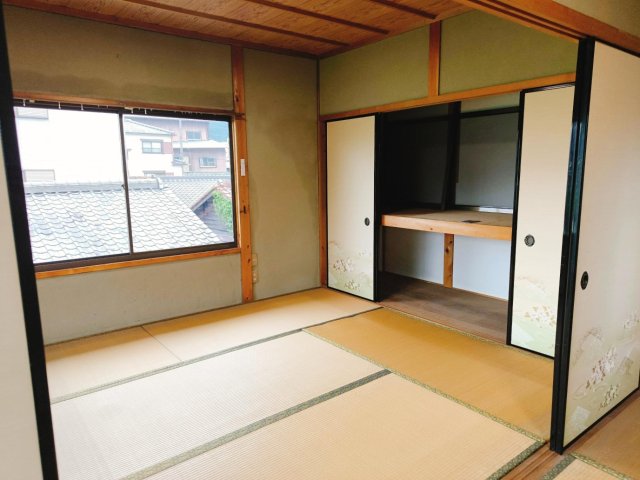 収納　2階和室の押し入れ。他にも収納場所多数あり