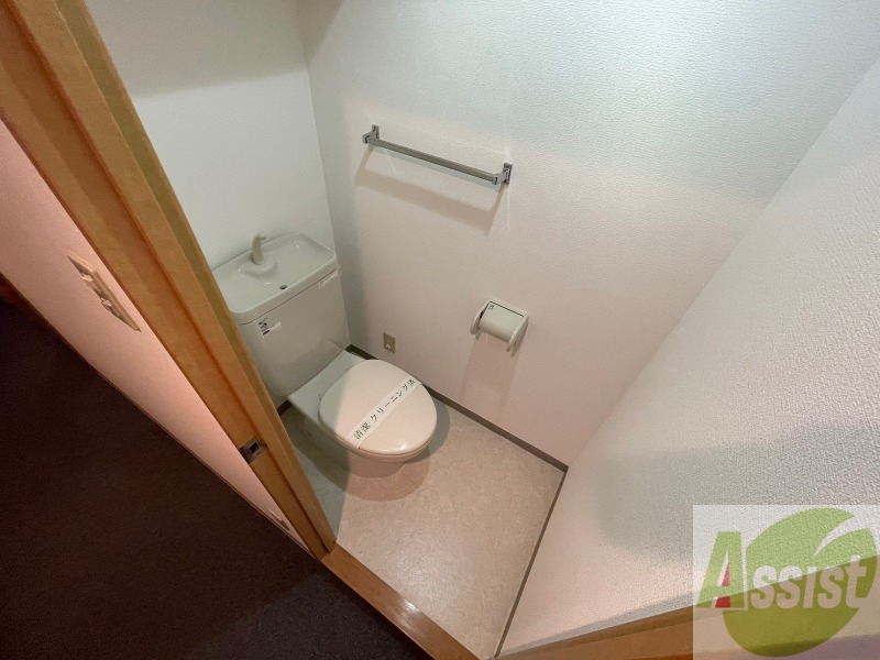 トイレ　こちらはトイレです。清潔感があり、安心して使用できます。