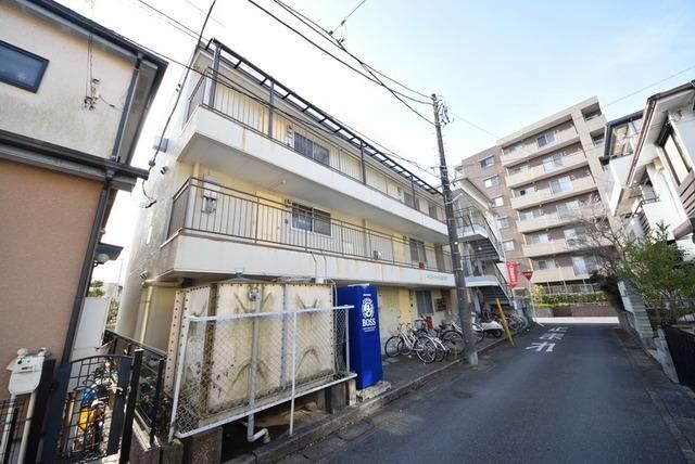 建物外観　玄関側からの外観