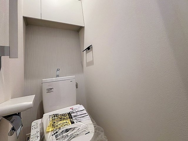 トイレ　掲載写真は同型モデルを掲載しており実際のお部屋と仕様等が異な
