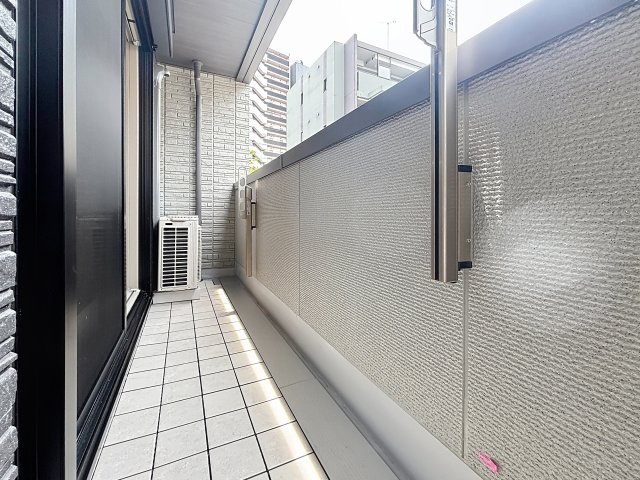 バルコニー　掲載写真は同型モデルを掲載しており実際のお部屋と仕様等が異な