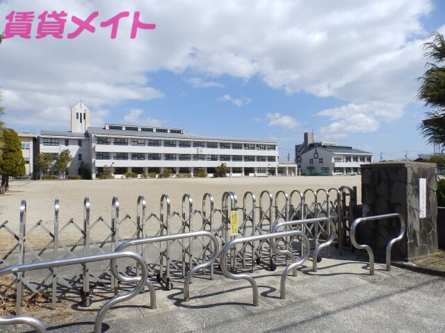 中学校　四日市市立富洲原中学校（中学校）まで812m