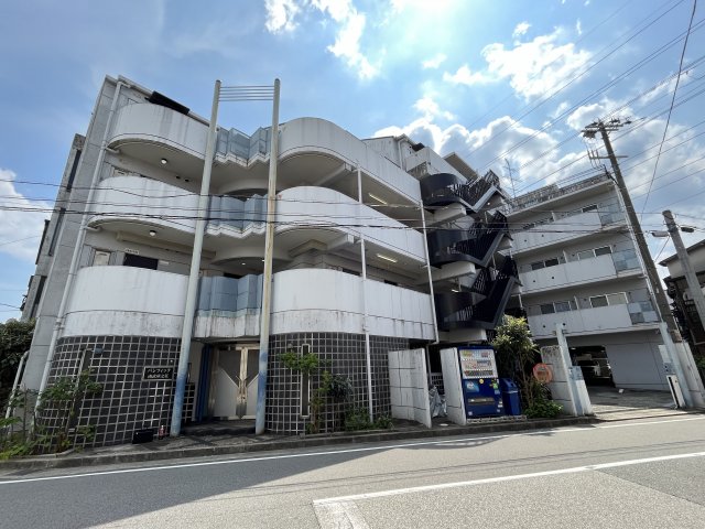 建物外観　安心のオートロック付きです☆