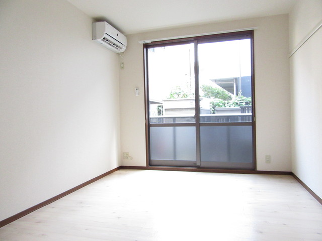居室・リビング　広々７帖の洋室☆