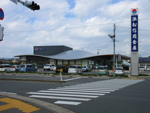 銀行　浜松いわた信用金庫於呂支店（銀行）まで1011m