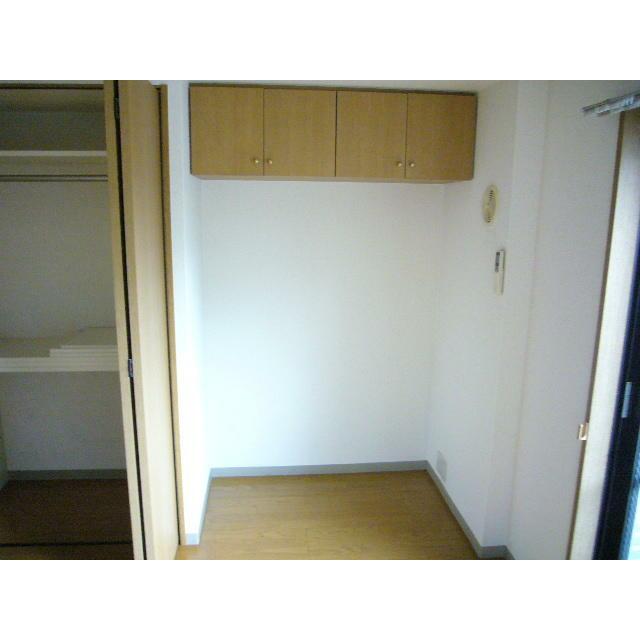 その他設備　洋室奥にあるデスクスペース