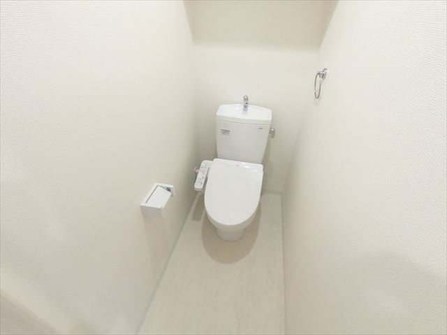 トイレ　ウォシュレット付きの綺麗なトイレです