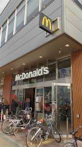 飲食店　マクドナルド 堺筋南久宝寺店（飲食店）まで604m