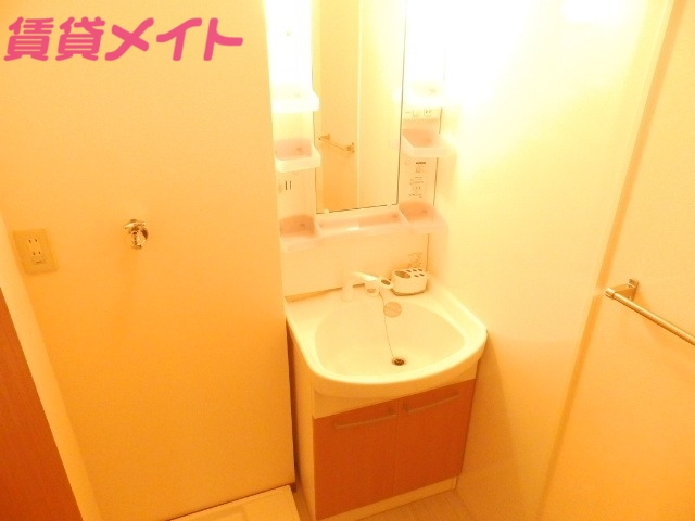 洗面設備　別部屋参考写真です
