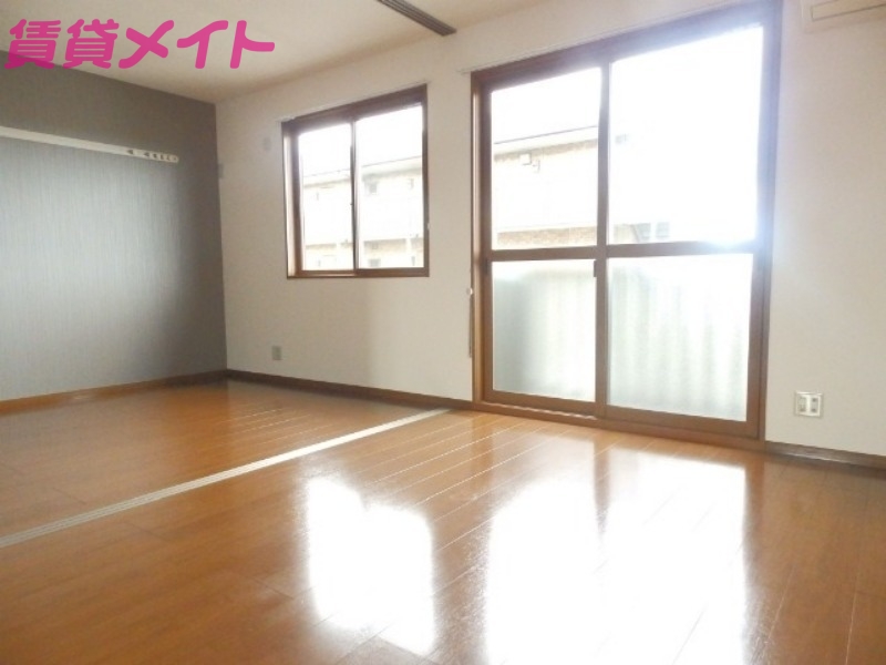 居室・リビング　別部屋参考写真です