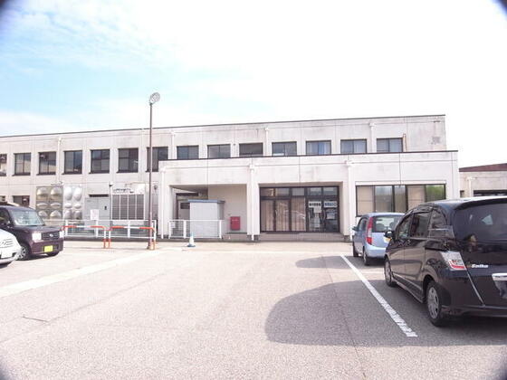図書館　富山市立婦中図書館（図書館）まで376m
