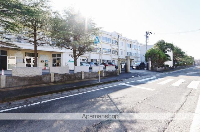 小学校　鳴門市林崎小学校（小学校）まで847m