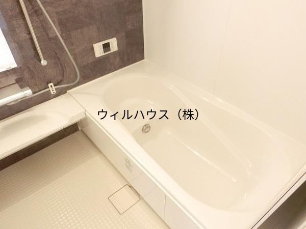 バス・シャワールーム　浴室乾燥機、追焚機能付の広々バスルーム！