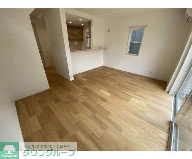 狛江市猪方4丁目戸建B棟の居間写真