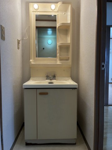洗面設備　※写真は他号室を含む為現状優先とさせて頂きます