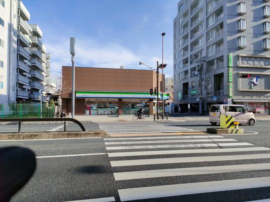 コンビニ　ファミリーマート昭和通四丁目店（コンビニ）まで145m