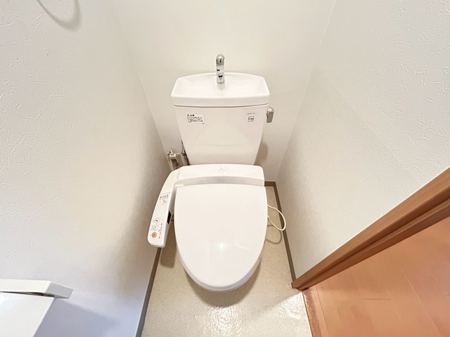 トイレ　※他部屋の写真です。現況優先