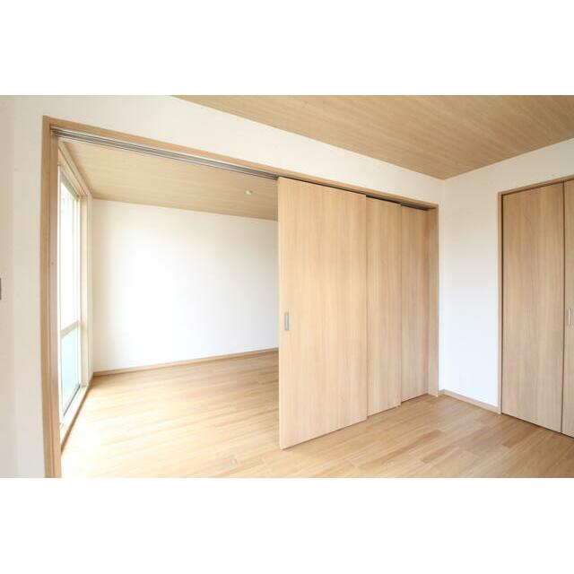 その他部屋・スペース　来客時は３枚引き込み戸を目隠しとしても◎