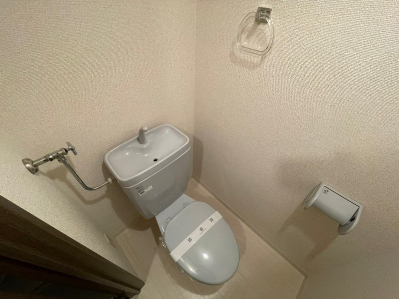トイレ　こちらはトイレです。清潔感があり、安心して使用できます。