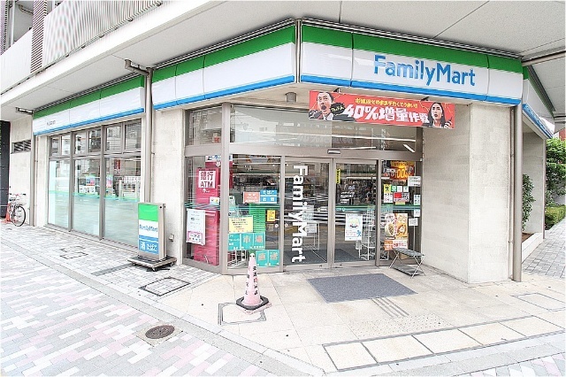 コンビニ　ファミリーマート駒込霜降橋店（コンビニ）まで249m