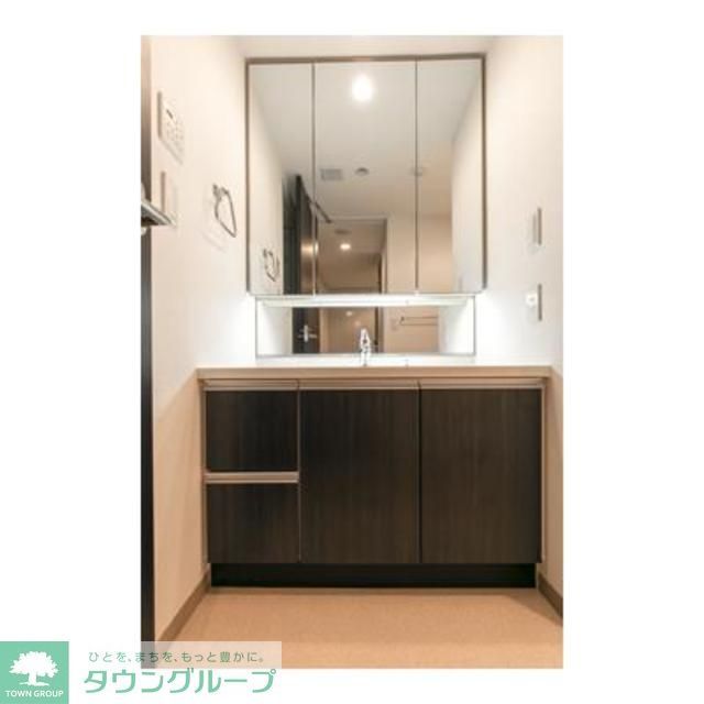 洗面設備　※写真は同タイプ住戸です。