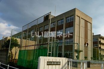 小学校　南大津小学校（小学校）まで2025m