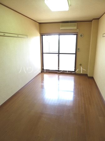 居室・リビング　フローリングのお部屋です。※参考画像