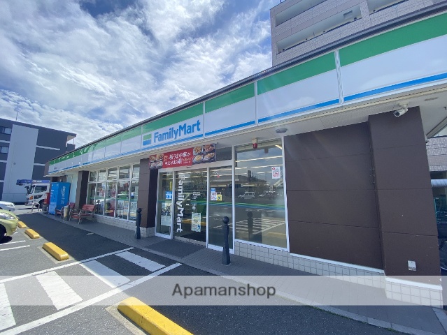 コンビニ　ファミリーマート浦和美園駅前店（コンビニ）まで225m