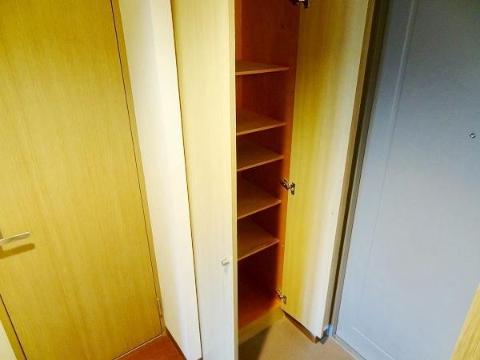 玄関　靴箱あり