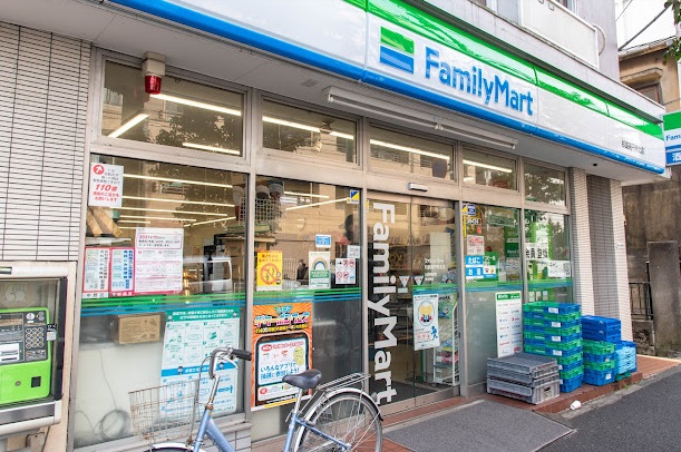コンビニ　ファミリーマート 杉並高円寺北店（コンビニ）まで450m