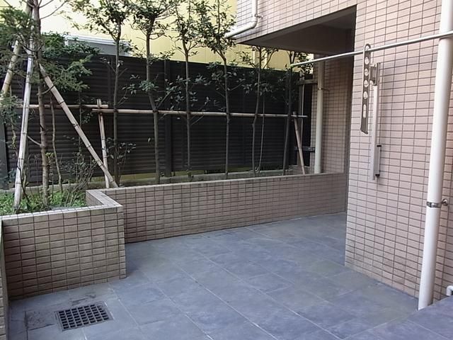 その他　専用庭付き