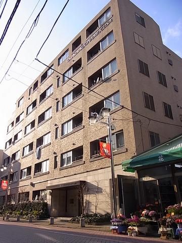 建物外観　駅前立地の分譲賃貸・総タイル貼りの重厚感あふれる外観