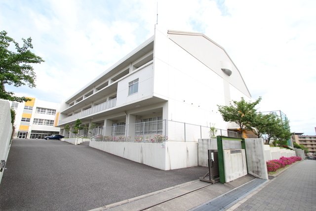 中学校　名古屋市立千種台中学校（中学校）まで1300m