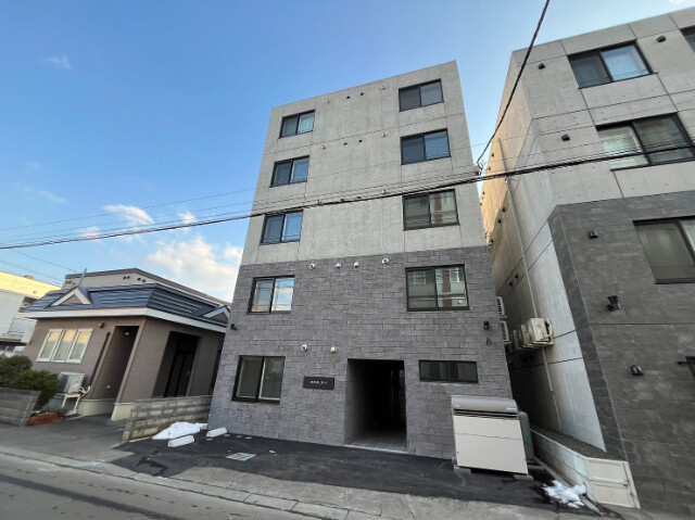 建物外観　札幌市東区北１５条東「ｃｏｍｆｏｒｔｏｓｔ９」