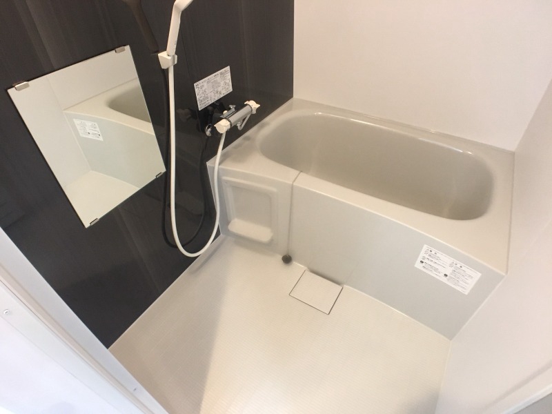 バス・シャワールーム　お風呂になります。一日の疲れを癒してくださいね。