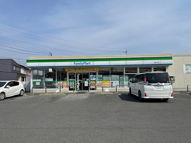 コンビニ　ファミリーマート牛子店（コンビニ）まで559m