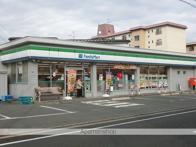 コンビニ　ファミリーマート（コンビニ）まで471m
