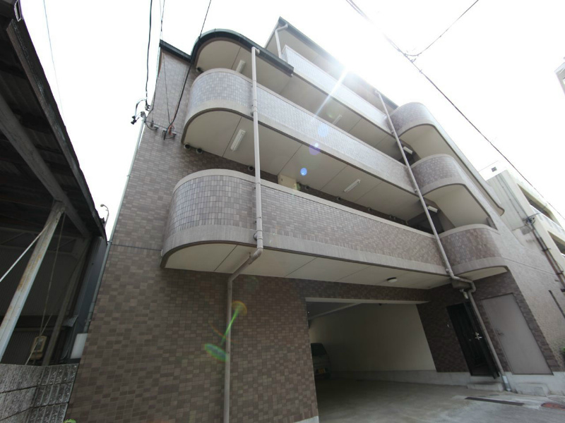 建物外観　外観　防犯カメラ付　外壁タイル張り　屋根付き駐輪場
