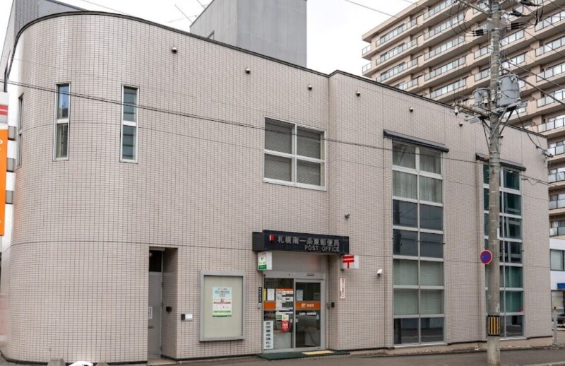郵便局　札幌南一条東郵便局（郵便局）まで374m