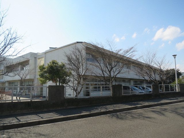 中学校　市ヶ尾中学校（中学校）まで951m