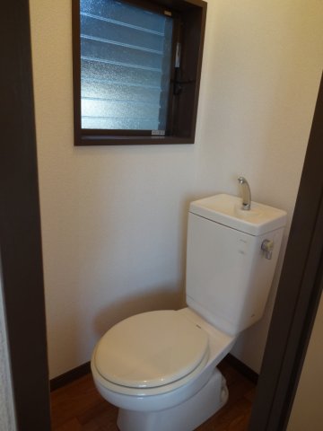 エステートピア国分寺C棟のトイレ写真