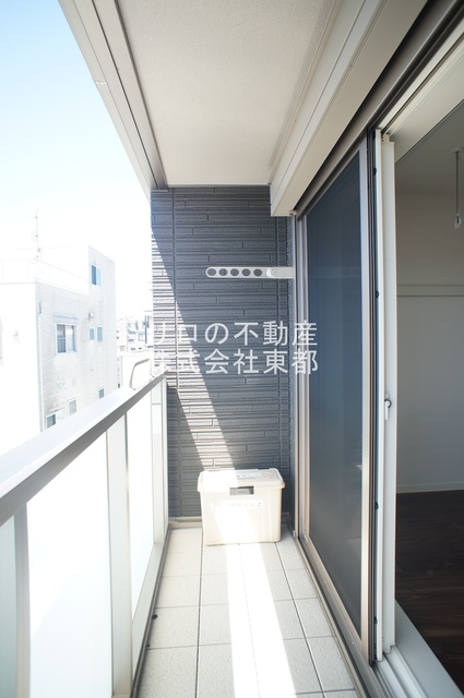 バルコニー　バルコニー付！お天気のいい日は洗濯物も気持ちよく干せますね！