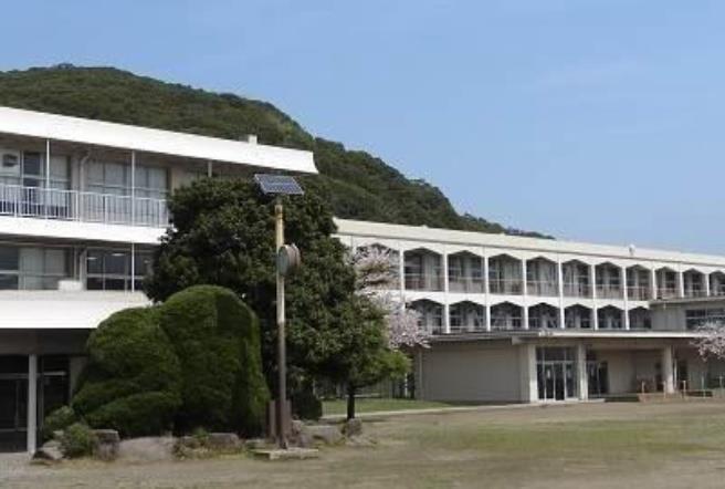 小学校　君津市立周西の丘小学校（小学校）まで1142m