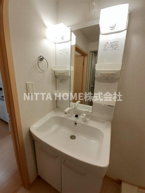 洗面設備　シャワー付きの洗面化粧台もありますよ◆