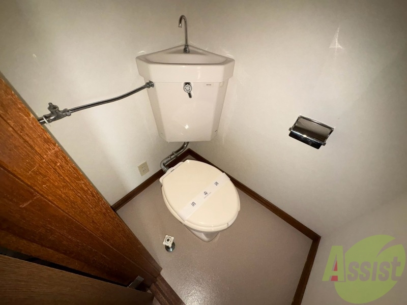 トイレ　こちらはトイレです。清潔感があり、安心して使用できます。